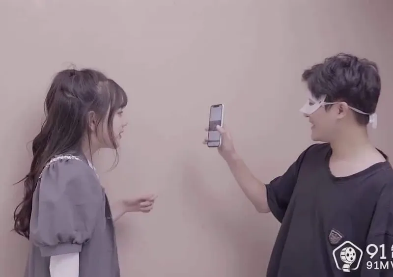 Tống tình người tình khi phát hiện clip tự sướng trên điện thoại